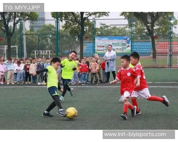 小班足球舞蹈视频精彩呈现孩子们的运动与艺术完美结合的魅力瞬间